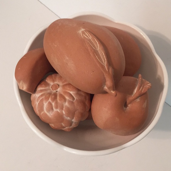 VINTAGE MILK GLASS PEDESTAL |  Grape Desig… - Picture 9 of 9